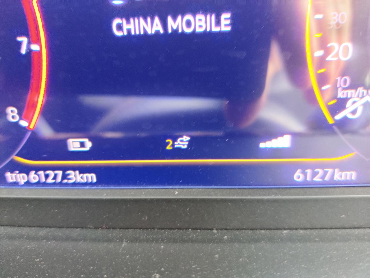 大众探岳X 这个图标什么意思啊 今早突然亮起来的 就是2字加箭头那个
