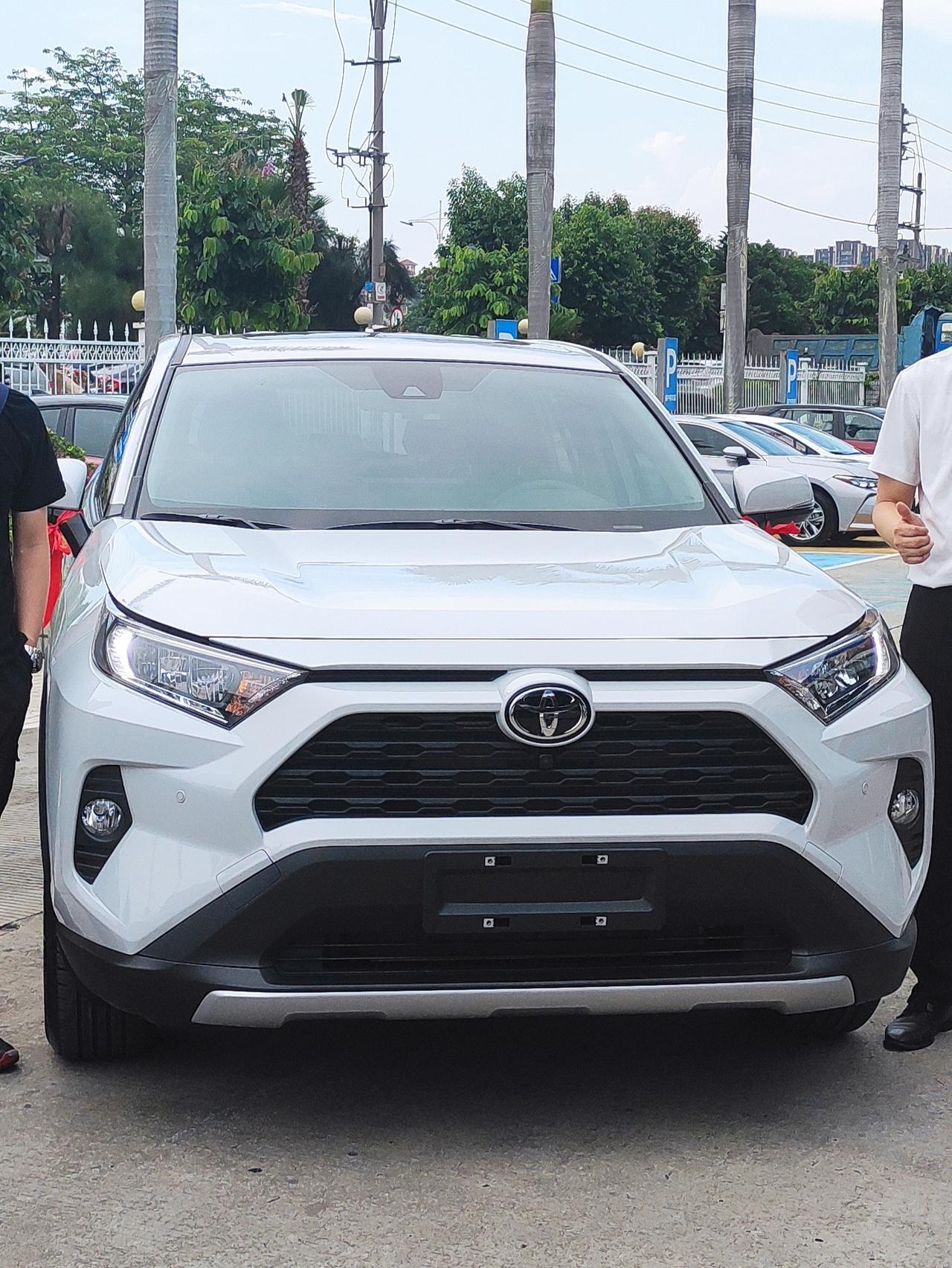 丰田RAV4荣放 请问2021款风尚两驱荣放，车机系统可以去官方4s店升级的吗？车机什么都没有，百度car life都没