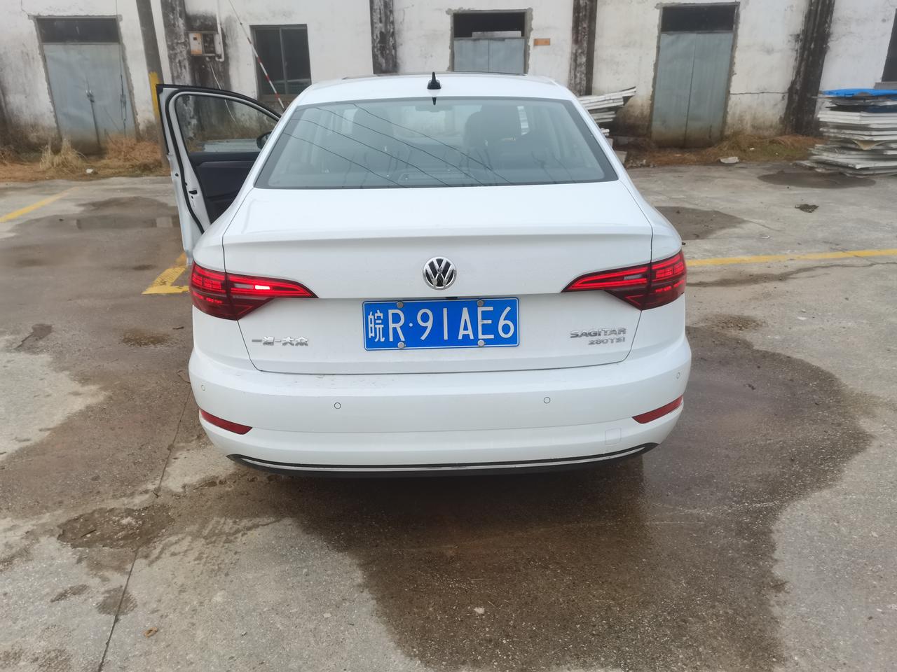 大众速腾 后雾灯怎么只有一边亮‘