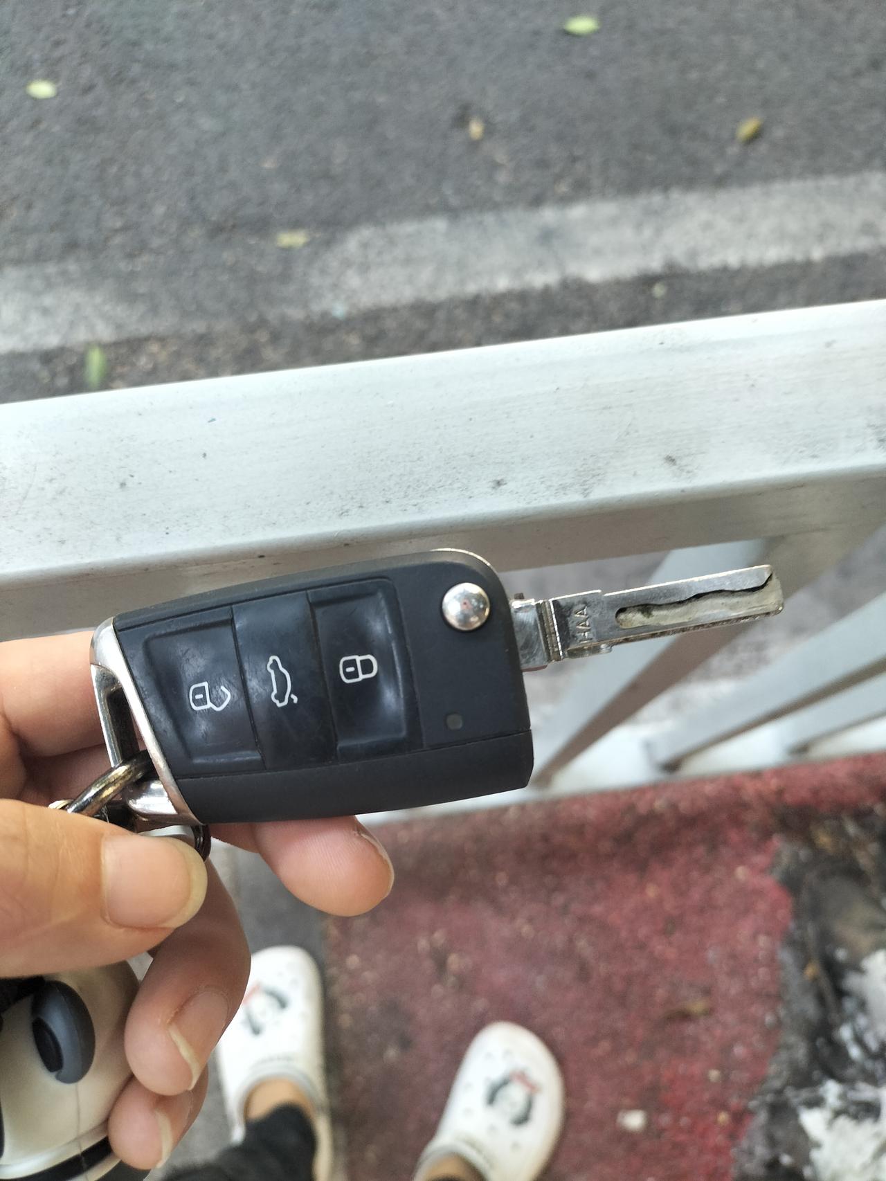 大众凌渡这个钥匙怎么拆？