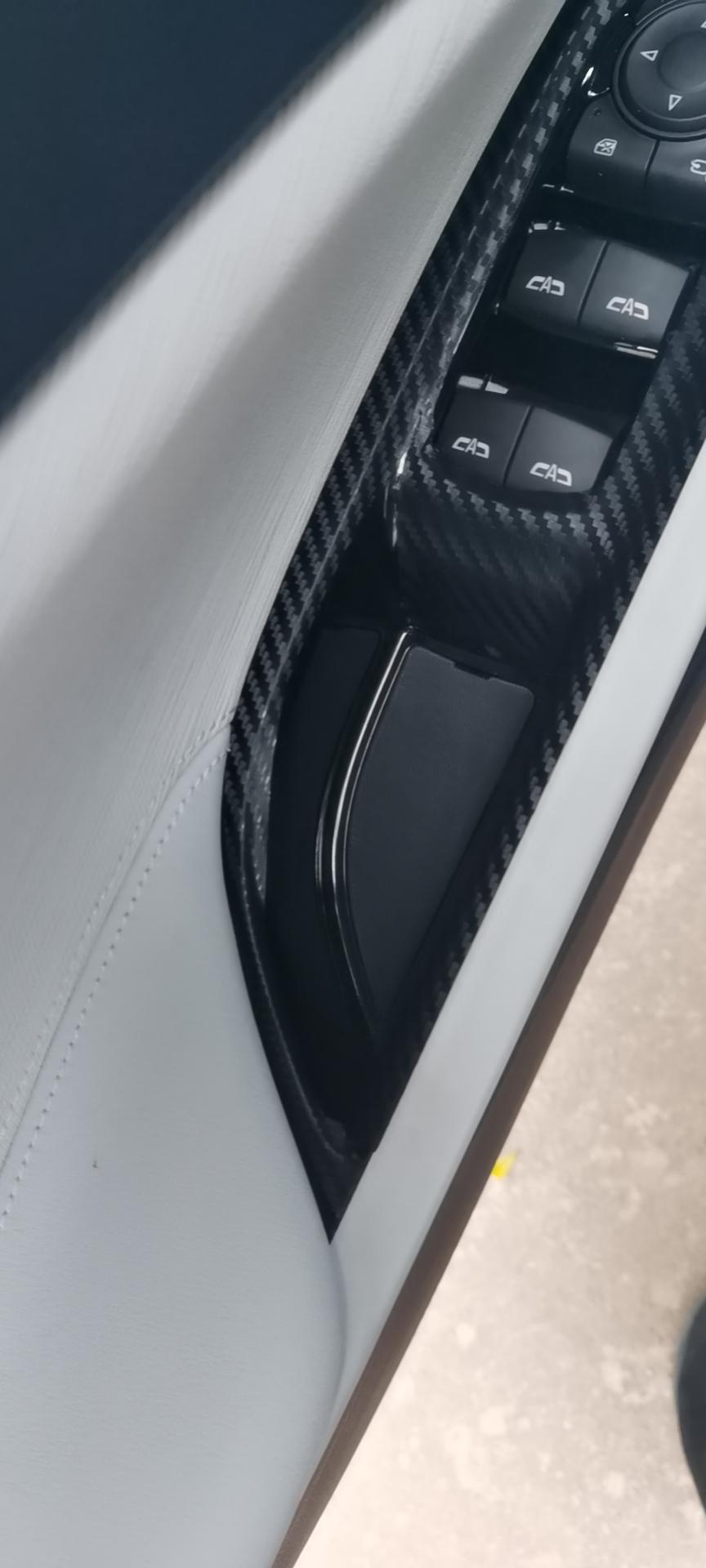 别克微蓝6 PHEV 22款微蓝6混动智慧型，这个地方应该是有胶垫吧？