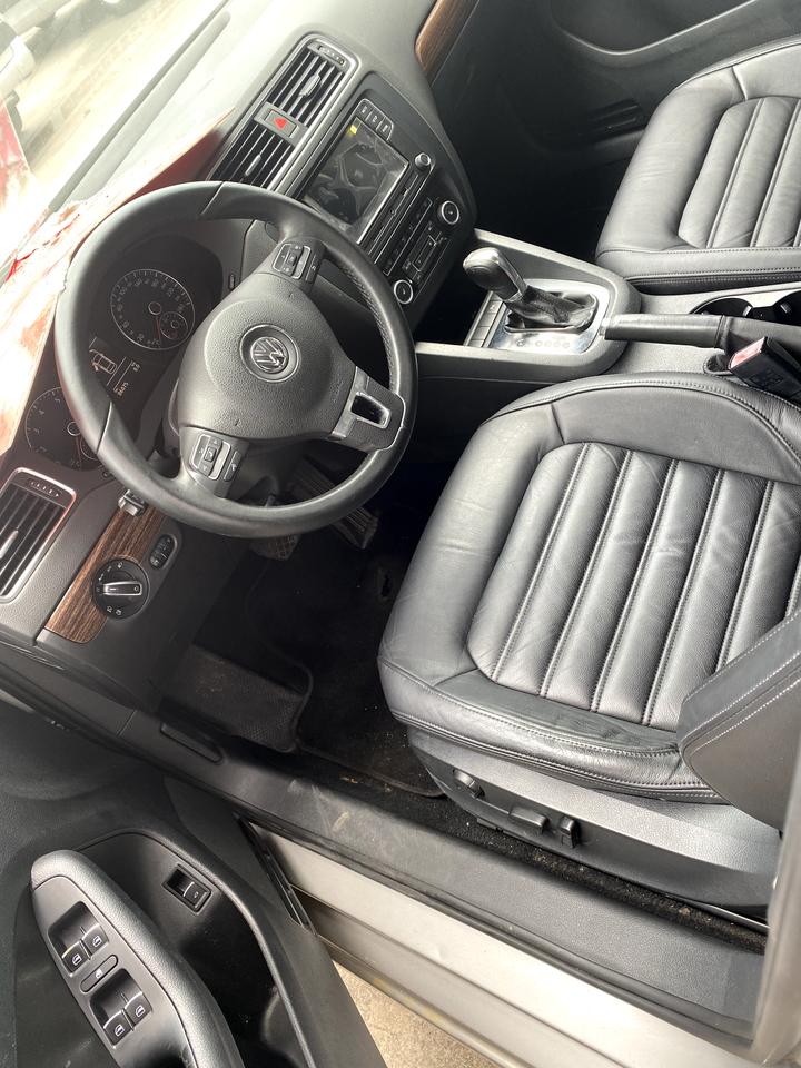 大众速腾 本人新买代步车、12年1.4T5万三可以买吗？