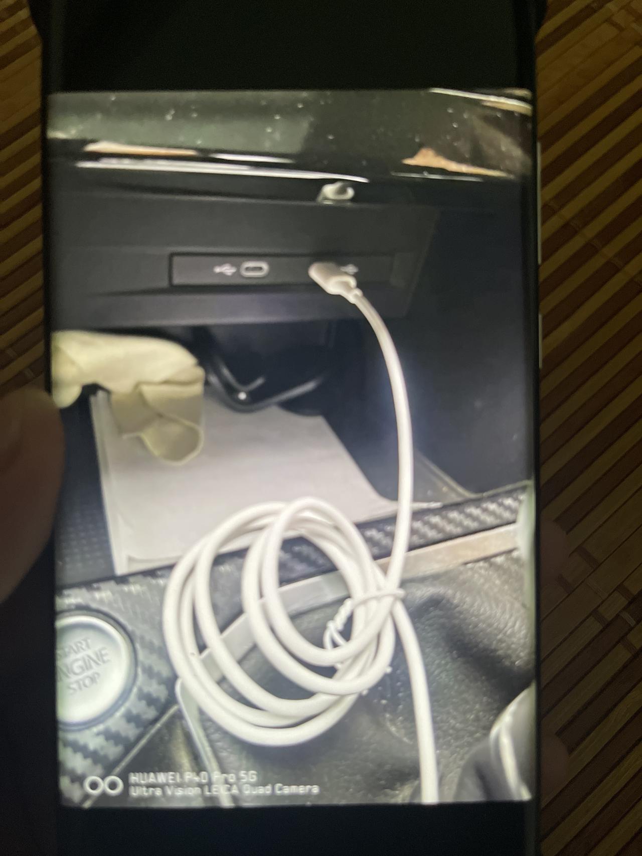 大众探岳X 怎么现在在车上充电越冲越少了。原来充电很快。最近才发现越冲越少。换了一条新的充电线也不行。这是怎么回事啊