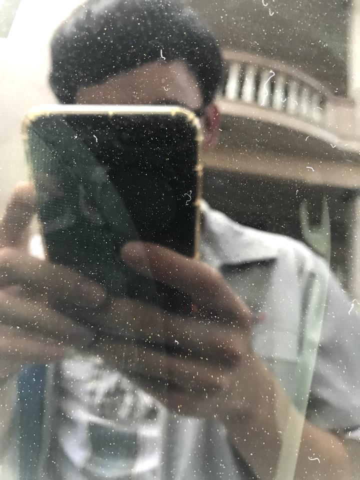 大众速腾 大佬们，玻璃上留有海绵残渣，要怎么清理
