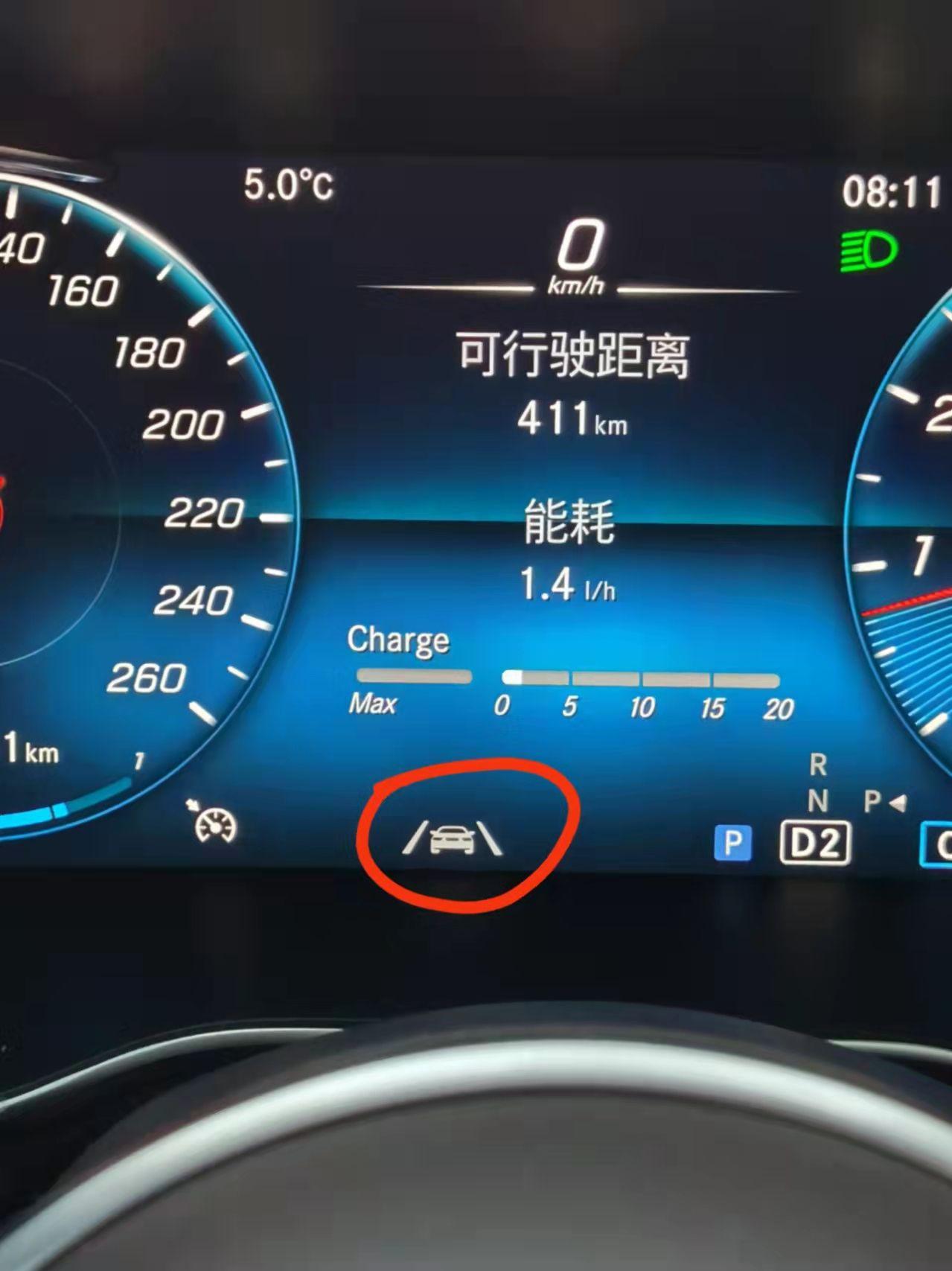 奔驰GLC 这个图标什么意思，有时候会变绿色