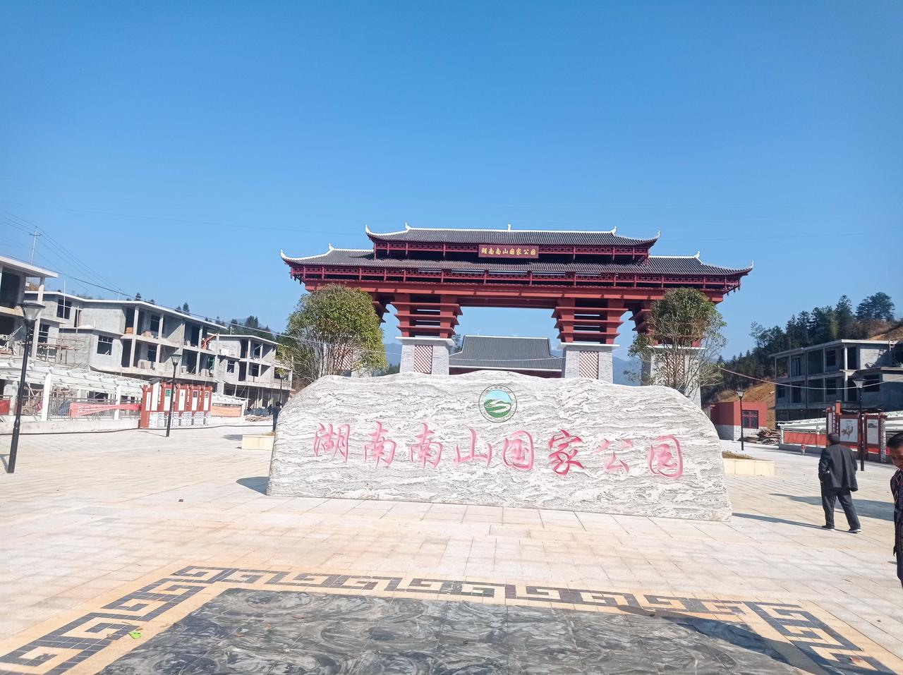 魏牌摩卡 想入手一台去年11月的车，价格什么的谈得差不多了，现在有问题想问下圈里的大神，新车入手就超过六个月了，里程20