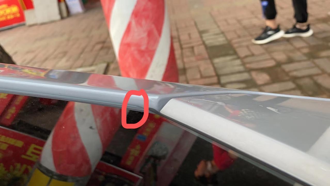 长安UNI-V C柱与后风挡玻璃之间高度差不一样。大家都是这样吗？
