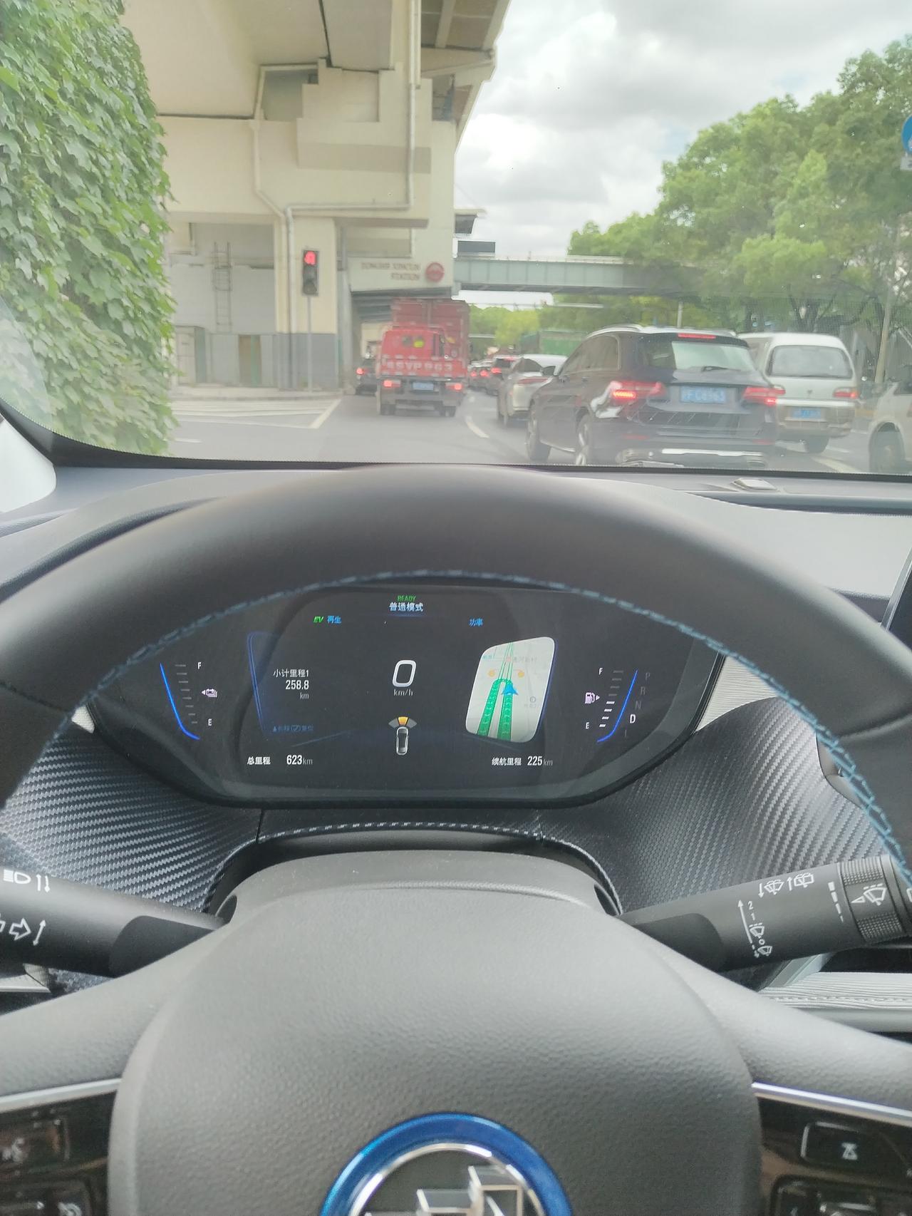 别克微蓝6 PHEV 大神帮忙看看，离得那么远还滴滴滴响警报，这是什么原因，谢谢