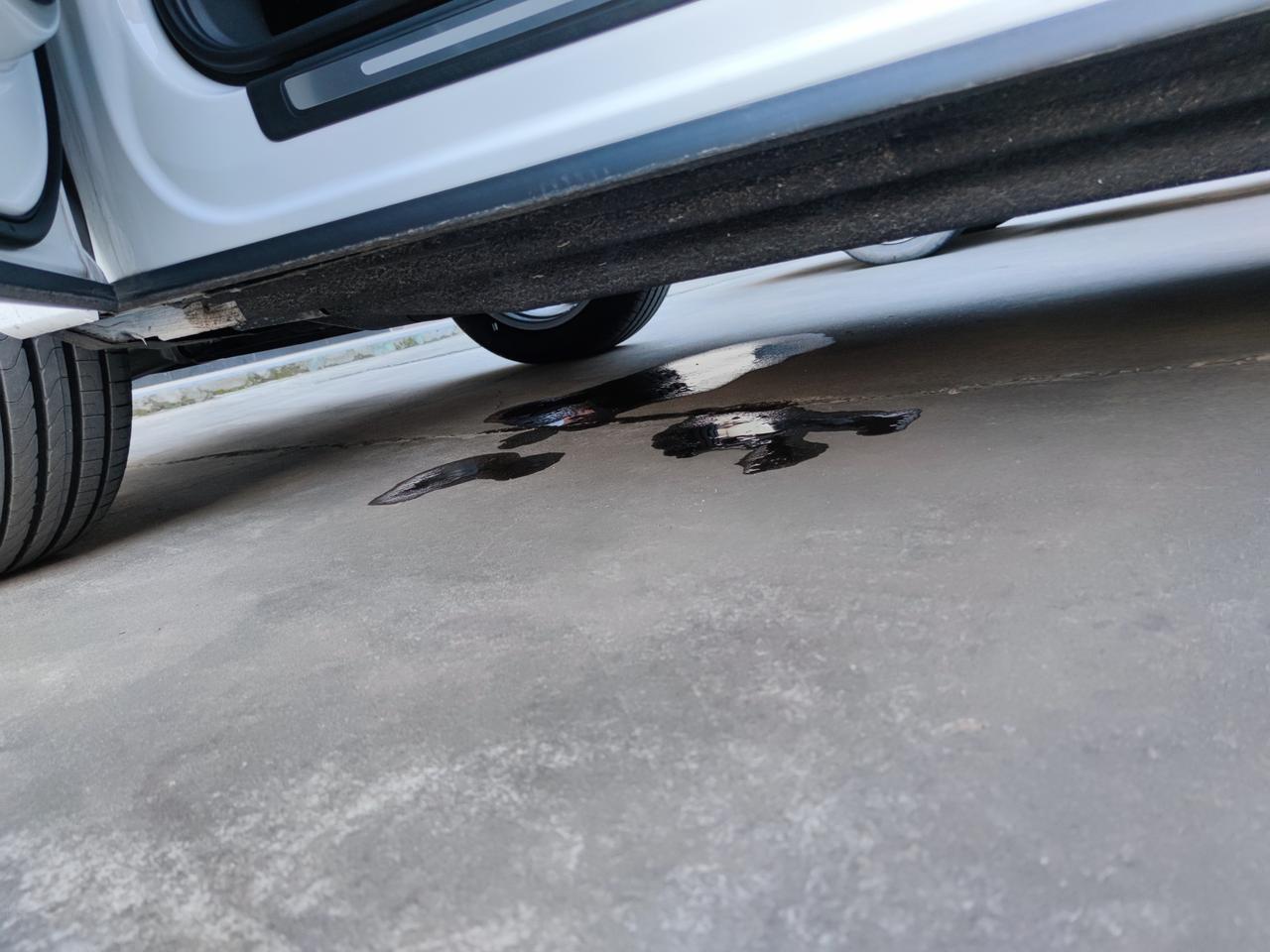 奥迪Q5L 车子开着空调下面一直漏水正常吗？车窗一键升起和下降按哪个呀？