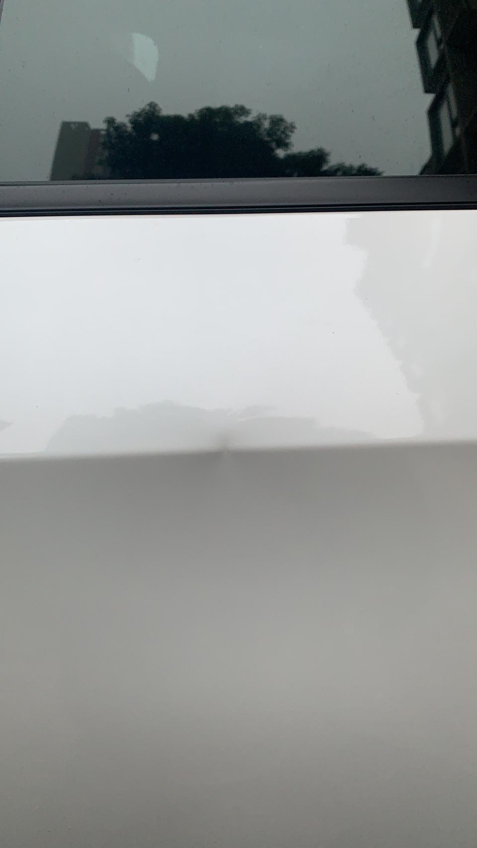 思域-驾驶室后面门上的，不知道被谁家车开门碰了，好气好难过，要怎么变回来啊啊啊