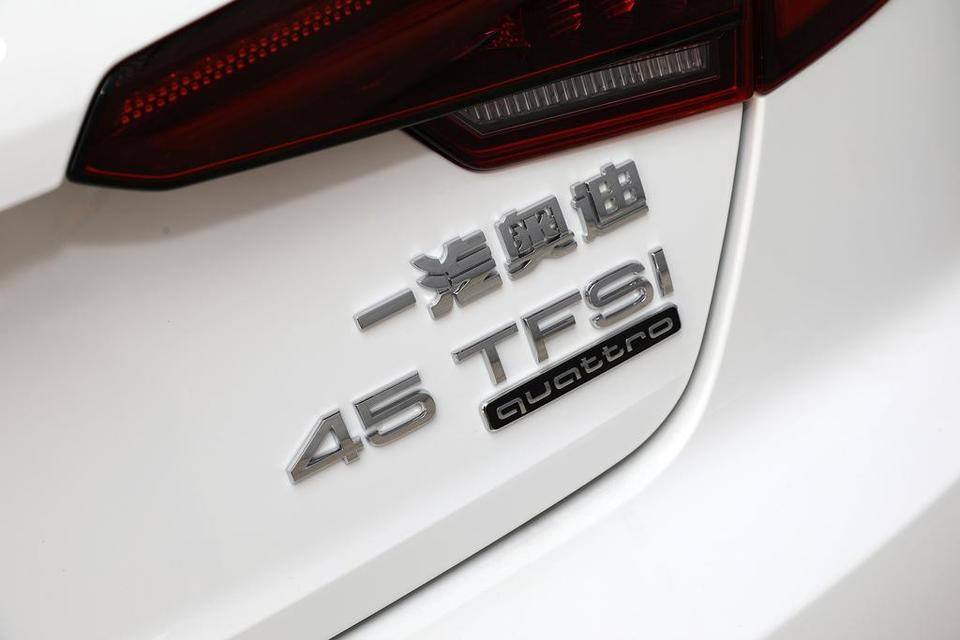 买四驱版本的奥迪a4l，还是低配的奥迪a6l？？？