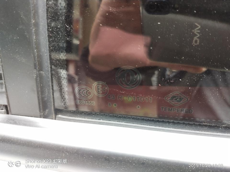 东风风神ax4-为什么我车的玻璃有18年跟17年的，求解