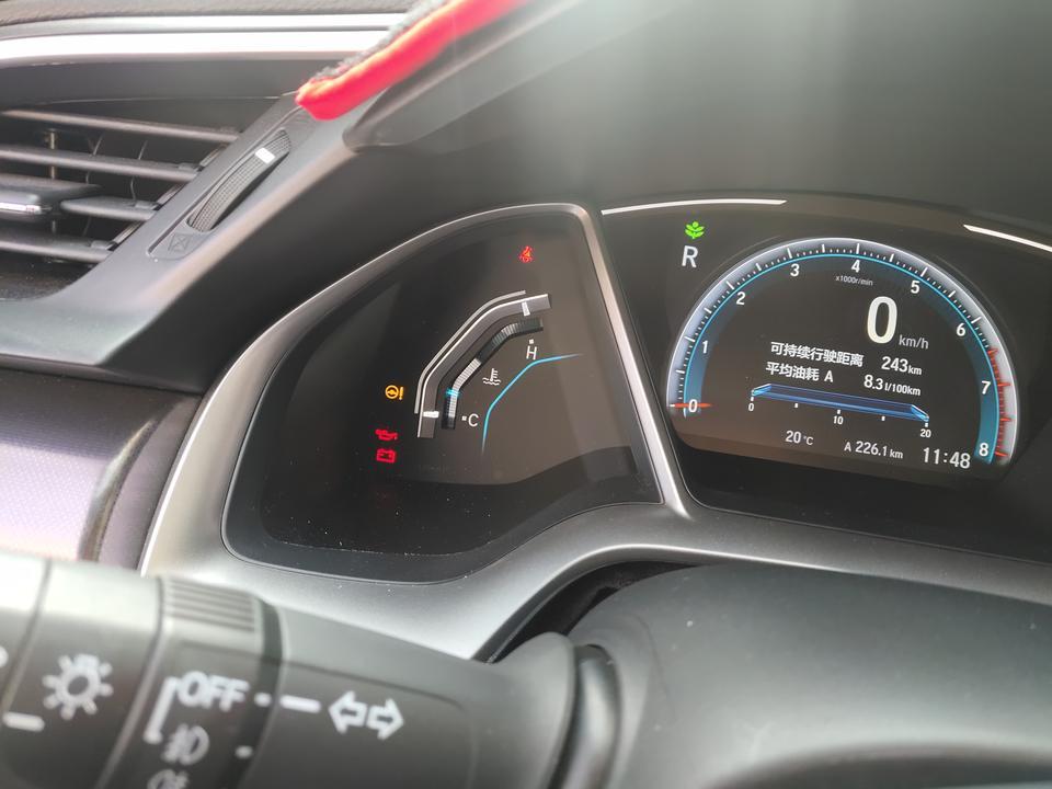 思域-不踩刹车，按两下启动键，车子启动后不能动，方向盘锁死，旁边这些灯也亮，什么情况