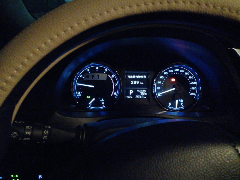 刚提卡罗拉智辉版，刚打火转速1500过几秒后降到1000等了两分钟也下不去了。要开个几百米才会下去。是正常情况吗?新手不懂，望各位车友解答。