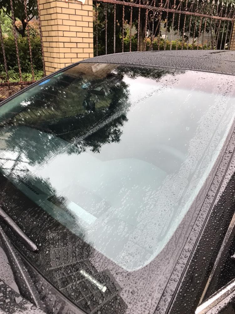 刚提的凯美瑞新车，雨刮器挂不干净，好像玻璃上有油一样，有什么办法？哪位高手指点一下，谢谢！