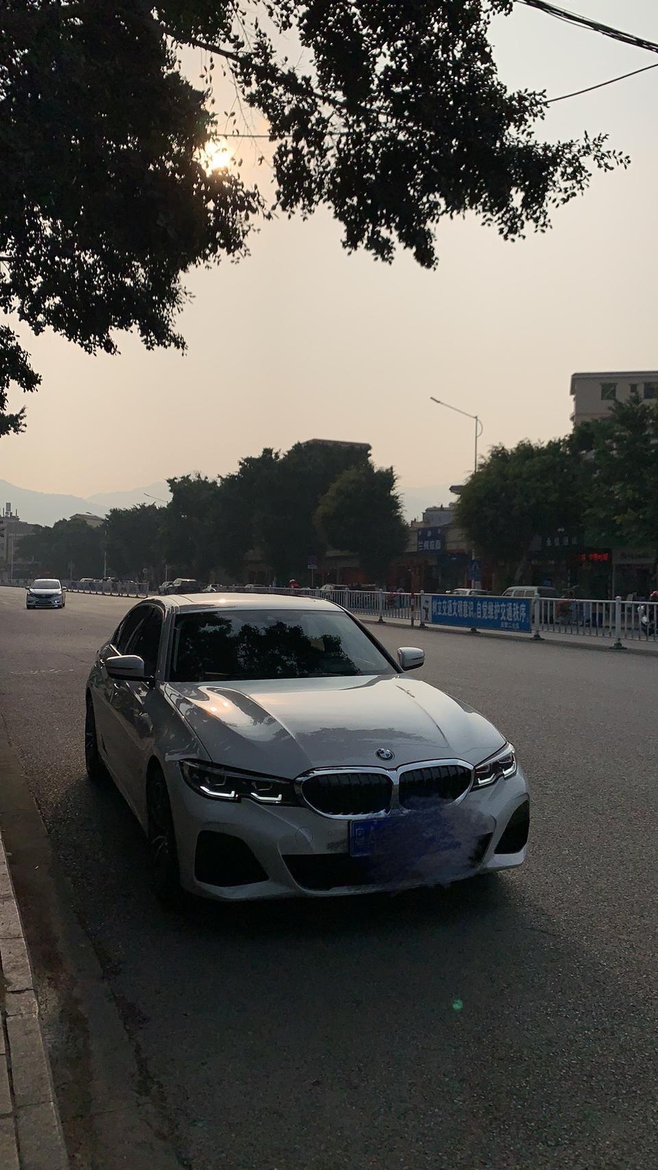 宝马3系-有没有新3系贴膜改装案例推介一下
准备8000公里了，想小嗨一下