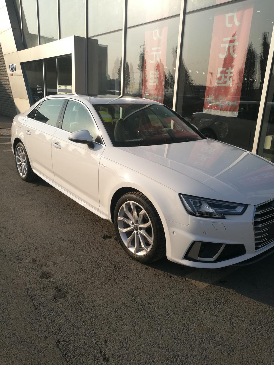 奥迪a4l-一月份提的车   请教一下    2019款A4L时尚 40TFSI 配置里有氛围灯吗