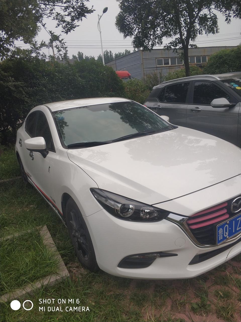 马自达3 昂克赛拉-我得倒车摄像头白天很清晰，晚上就发白光，就跟手电筒对着照是的，什么也看不清，以前晚上能看清，现在是怎么回事啊，老司机求解答啊