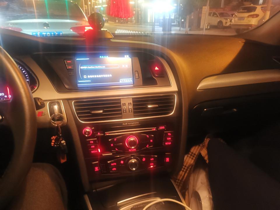 奥迪a4l-15款奥迪A4标准型空调面板怎么还是老款的，还有后排没有出风口，