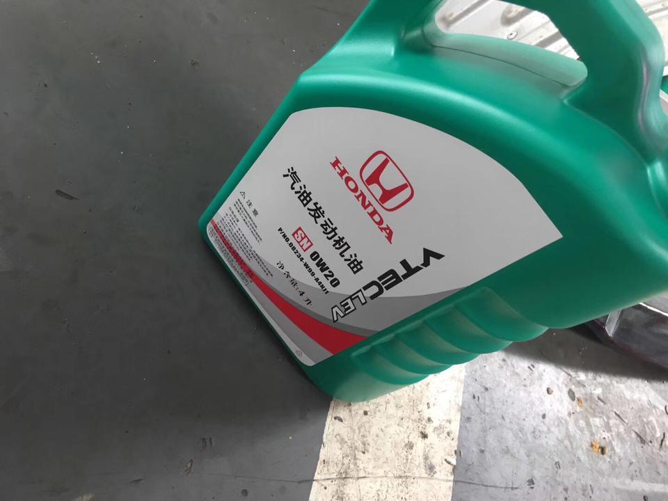 你们的思域定保一般多少钱？我上次620，给我换了原厂绿桶机油和机滤，加了一瓶汽油添加剂，空滤只是吹了一下就没了，感觉被4儿子坑了