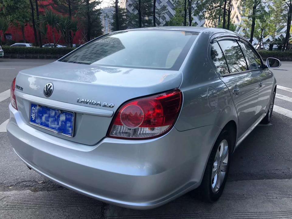 各位大神，小白求教，
10年的车，大众朗逸，2.0手动款，9万公里。


10年底一手大众朗逸2.0MT带真皮座椅，大屏导航行车电脑，蓝牙倒车雷达视频

3万块左右，值得买吗？又有人说容易烧机油，车子我去看了，感觉还挺新的，有懂车的大佬解答一下吗，可不可以入？我是小白一个，买来就像代步和练手的。