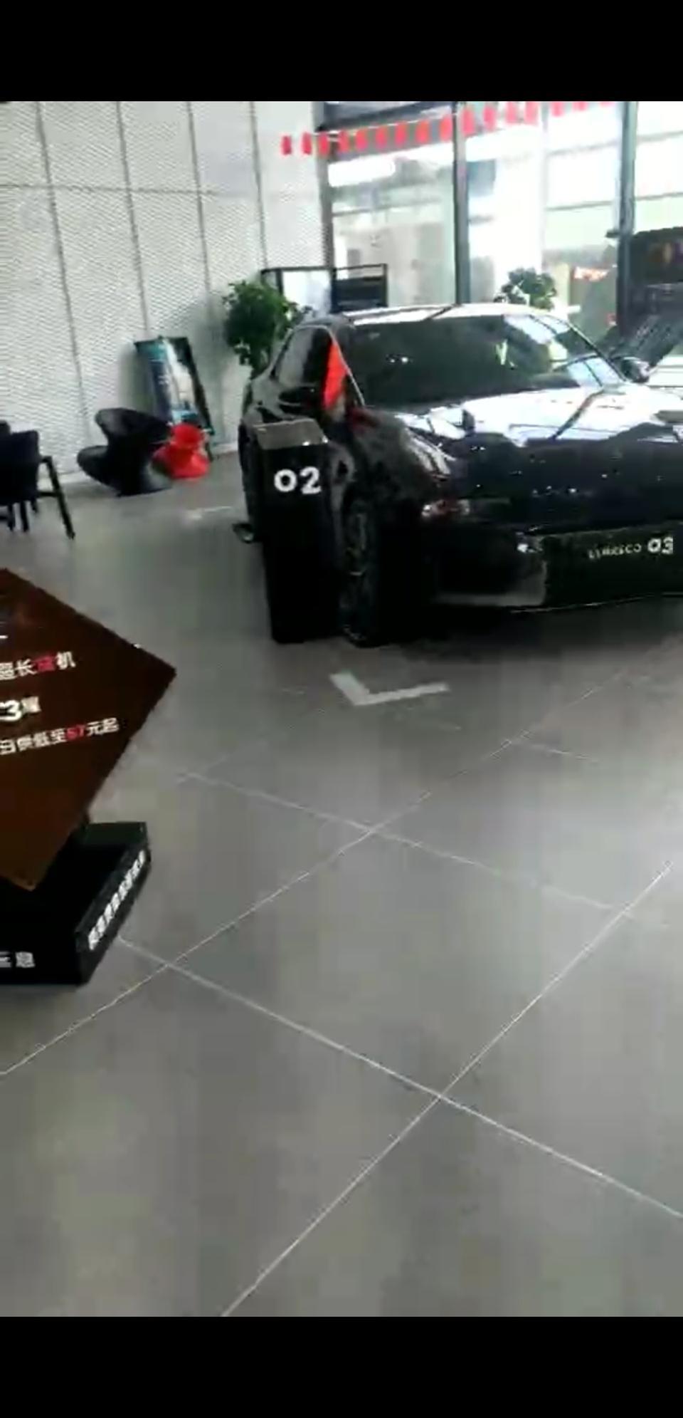 领克03-今天去4S店看了03.感觉车内空间有点小啊，按他车的尺寸不应该这么小啊？给我感觉03的车门比车别的车门都要厚，你们都没觉得吗？