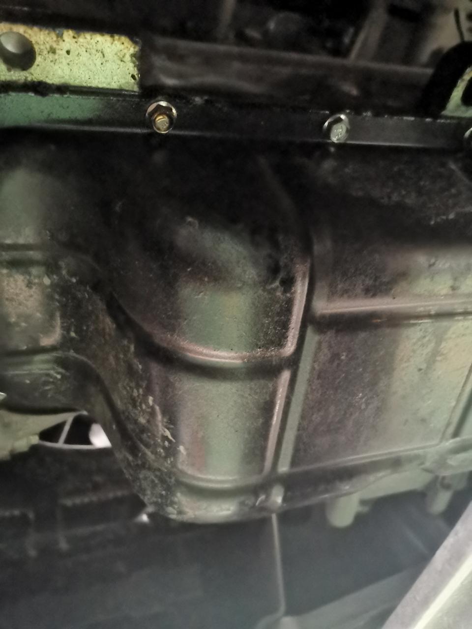 凯翼x5-我的车在保修期内油底壳有漏油现象保养车时为什么要我交二百多元才给修呢