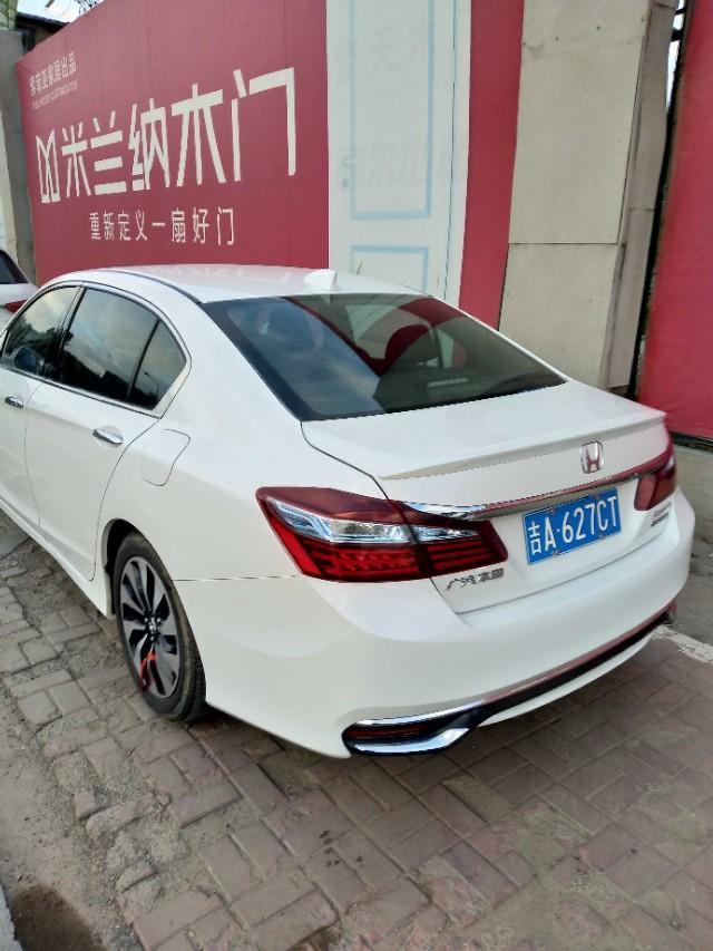 广本雅阁这款车带后视镜加热和后备箱自动开启功能吗？