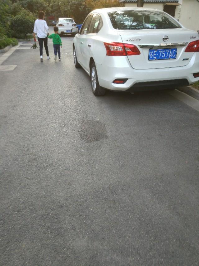 轩逸-白色的好看还是黑色的好看啊?