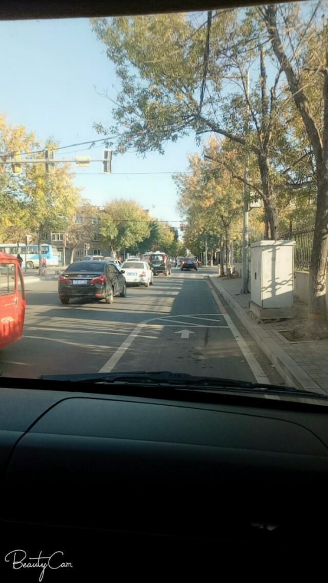 金杯大海狮-前方这是什么品牌女装的吉普车呢？