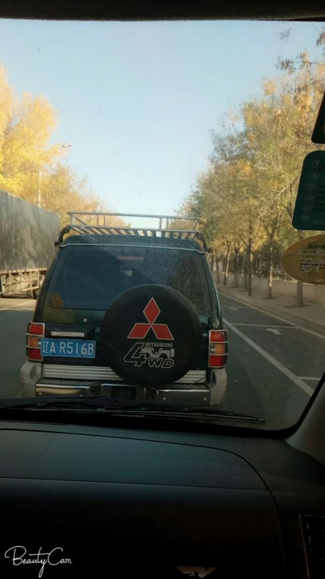 金杯大海狮-前方这是什么品牌女装的吉普车呢？