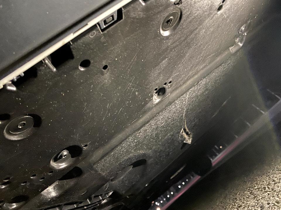 奥迪A4L发动机底下的玻璃纤维护板换的话 多少钱
