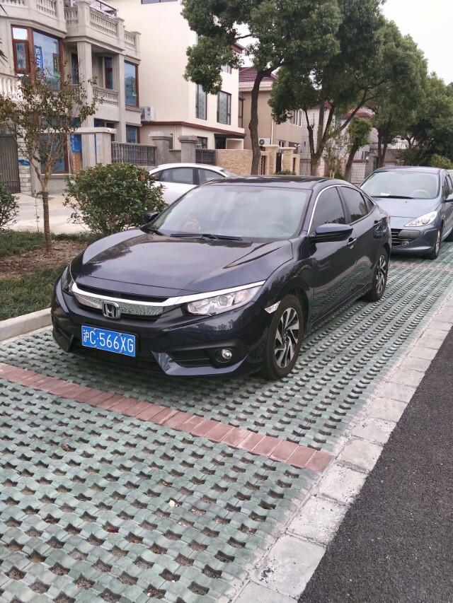 路遇这款本田思域外观漂亮，想……