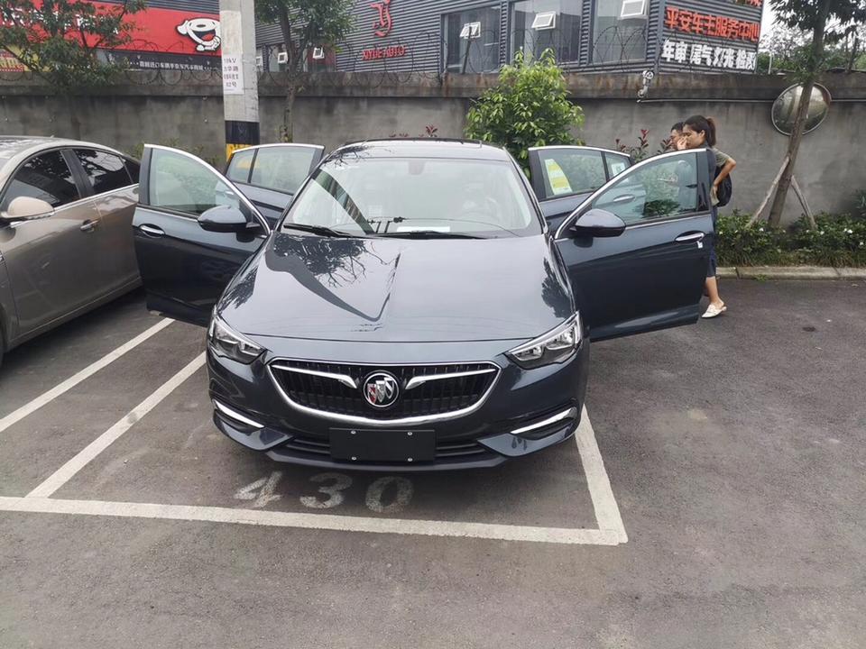 君威-成都182800目前最高34000裸车148800购置税13000按揭手续费2000保险6500左右全部办完落地价170000全部办完。我首付五成两年免息 有什么意见没有大神些