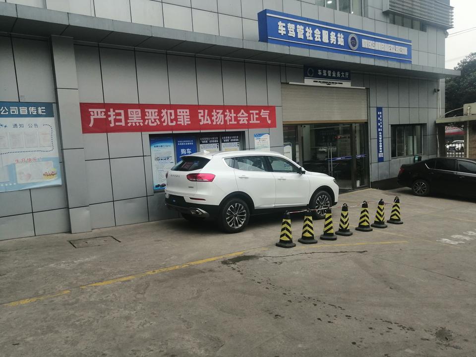 请问各位老铁，哈弗H6用什么行车记录仪好啊，有推荐没有哦，我是小白。