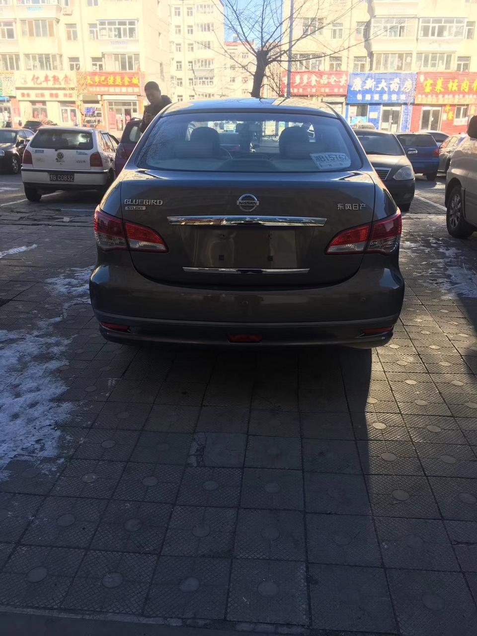 冬天路面有冰，时速30，刹车时踩不动（abs弹脚)，这时踩脚刹可以吗？(09款老轩逸脚刹版)