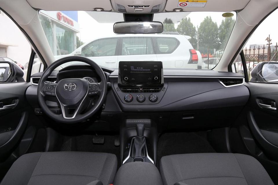 卡罗拉，新款的，中控大屏支持导航嘛？支持CARPLAY之类的吗？有个投屏功能就好