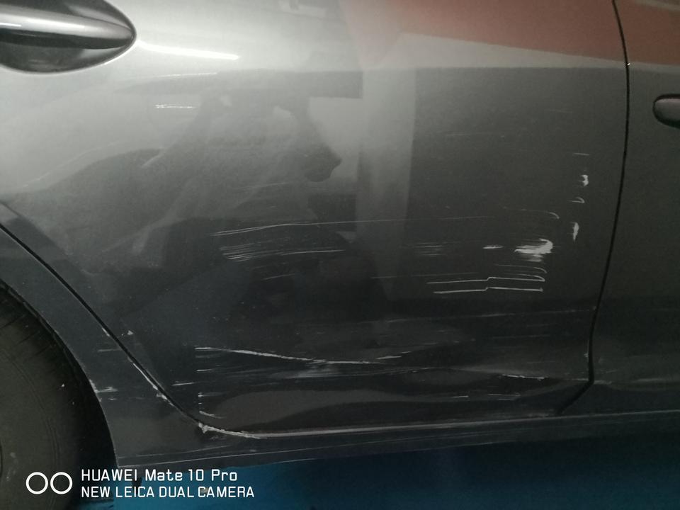 马自达3 昂克赛拉-两月车自己刮成这样，维修该怎么搞最划算？多少钱？贵的话可以走保险吗？？