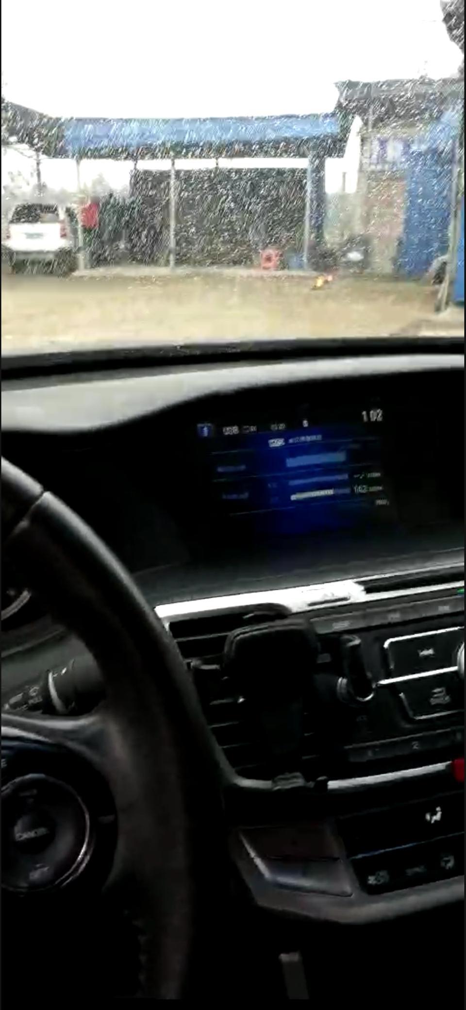 雅阁九代怎么链接蓝牙啊？？求解