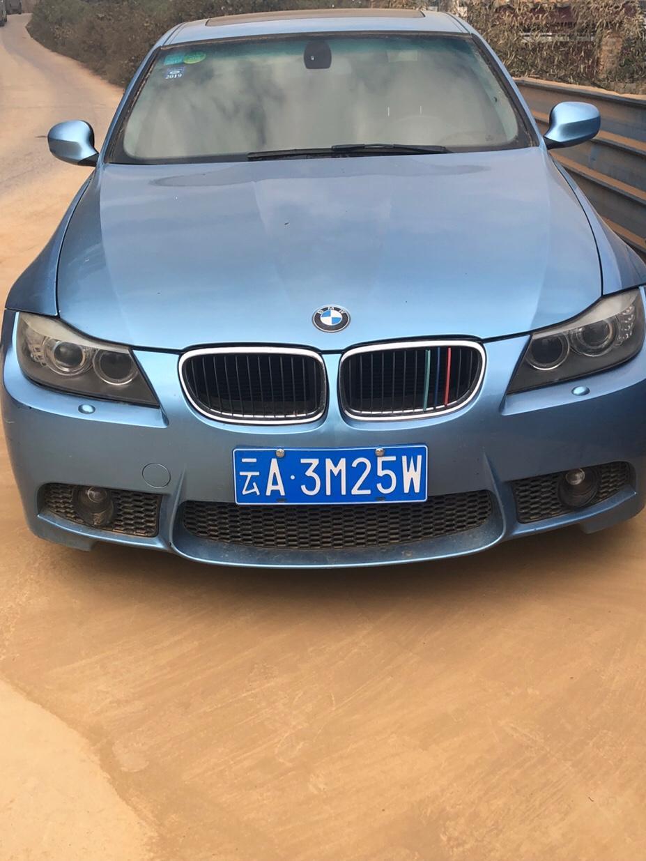 宝马3系-11款，最近停放几天再启动发动机仓冒烟，还有胶臭味道，每天开就没有，有谁了解吗？