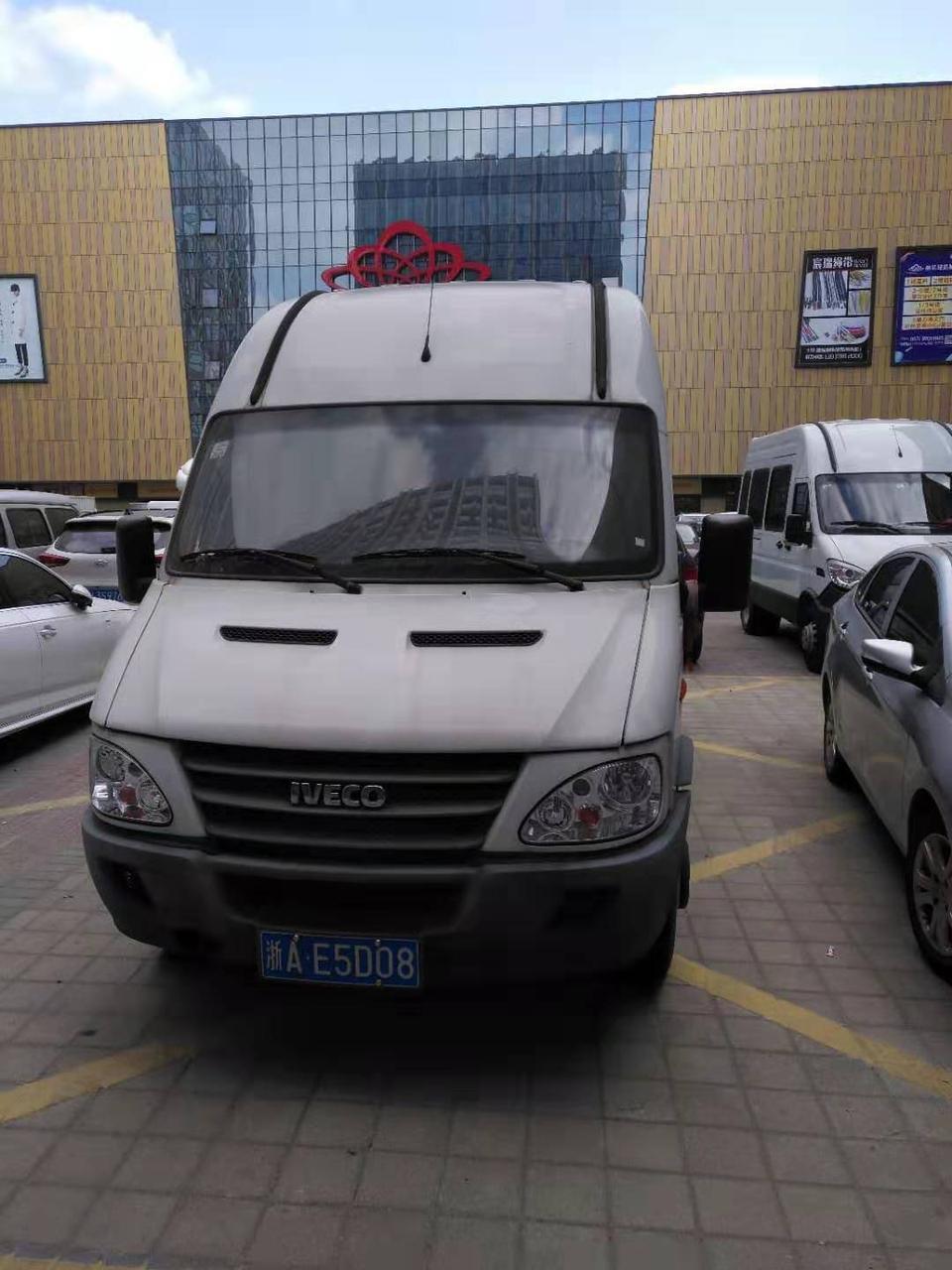 依维柯得意-我想问下这种依维柯还值多少钱？17年的车。加高加长了。开了7000公里。