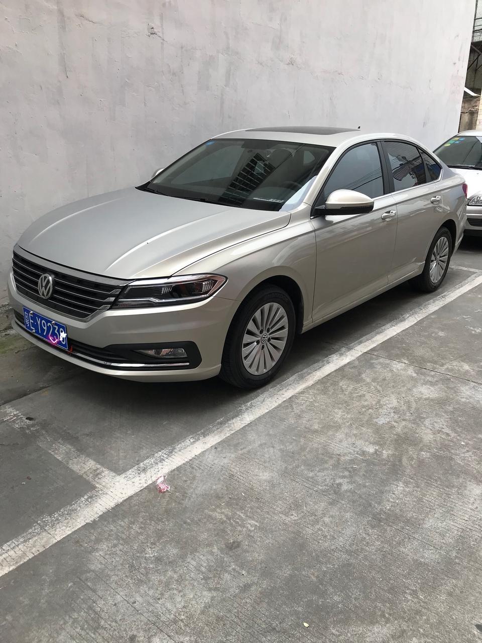 朗逸-2018款1.5L自动舒适版，行车电脑显示屏在没有打开灯光的情况下，晚上为什么只看到表盘指针？看不到数字？有日夜自动模式的吗