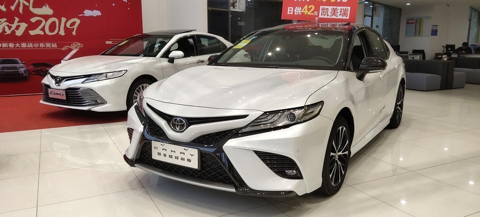 亚洲龙刚上，凯美瑞还没降价，订车要等到5月份，现在买凯美瑞划算吗？还是再等等？