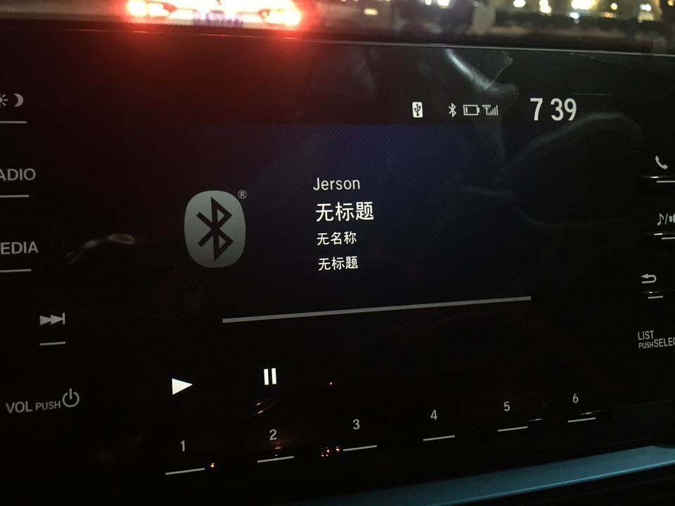 雅阁-多媒体还需要充电的吗？电池显示电量低