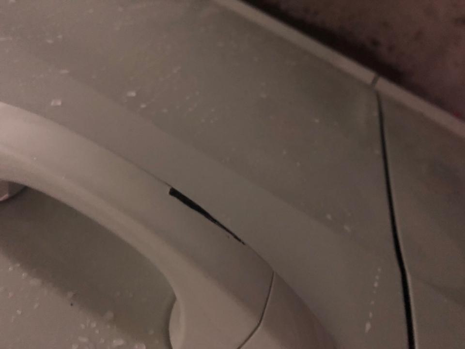 朗逸-求老师们指点  这种划痕怎么可以修复和原来一样  急等  拜托。。。