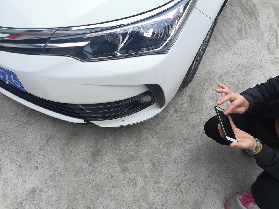 卡罗拉-请问下这样程度的剐蹭修复，价格大概是多少呢？心疼自己????