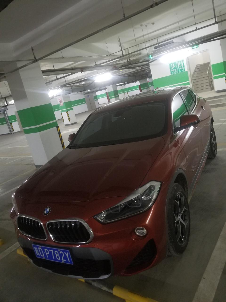 宝马x2(进口)-我的是X2三缸的，1.5T那款，感觉方向盘太死，一个手操作不了，笛子也沉的按不动，大家的也都是这样吗？