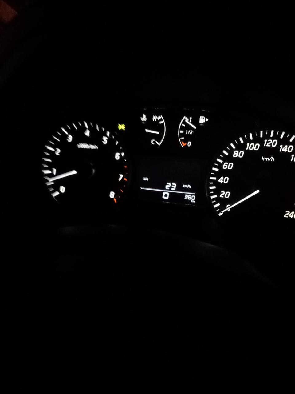 一月份刚提的新车，轩逸自动豪华版的，今天上高速油耗20是怎么回事啊？有没有朋友给我说一下，谢谢啦