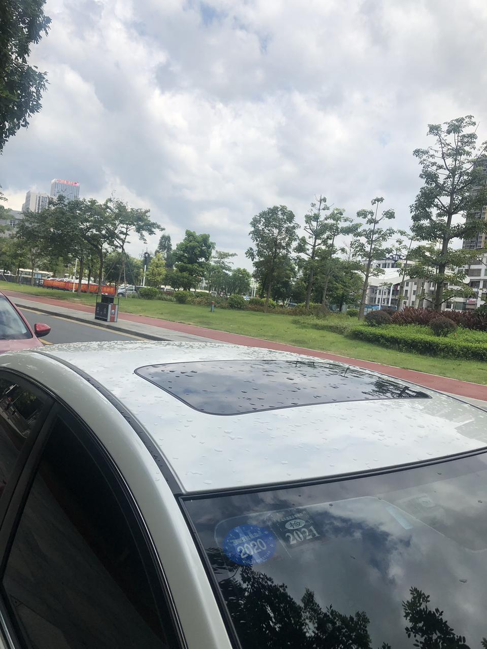 轩逸-同样淋雨了，同样晒了大半天，为什么别的车没有留水迹在车面上？