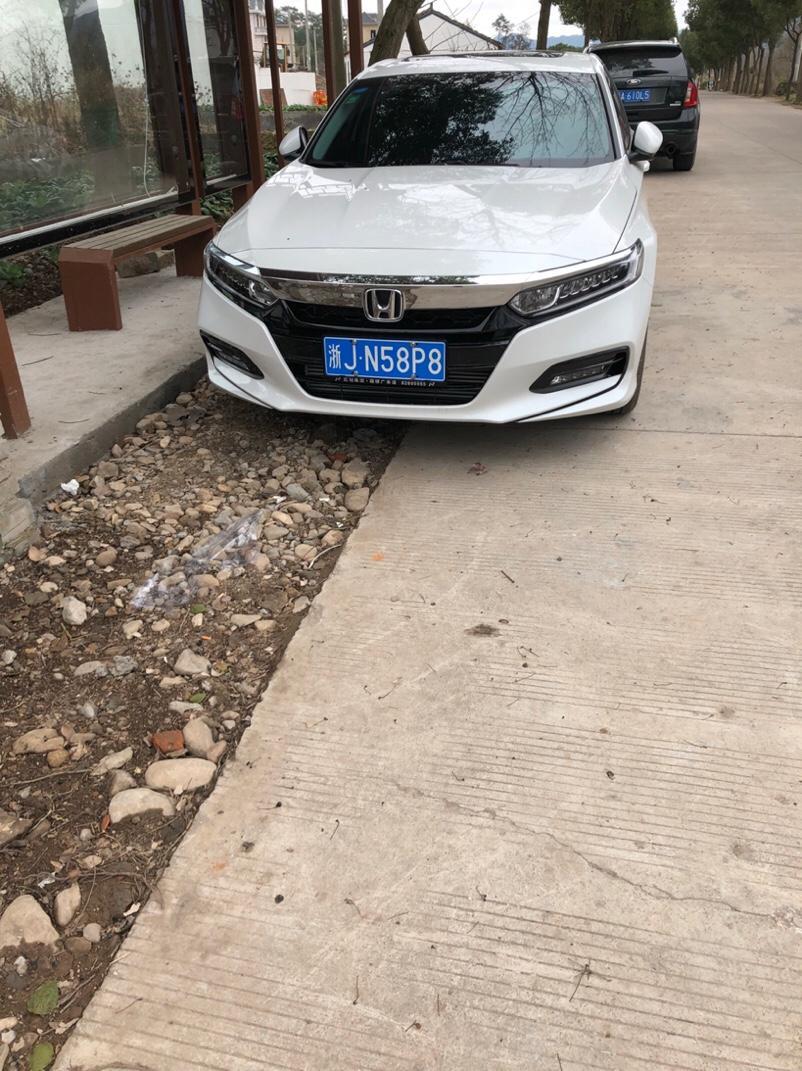 十代雅阁230舒适版，可以在不换中控屏的情况下加装倒车影像吗？